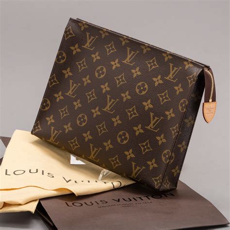 louis vuitton toiletry bag mens|louis vuitton toiletry bag 26.